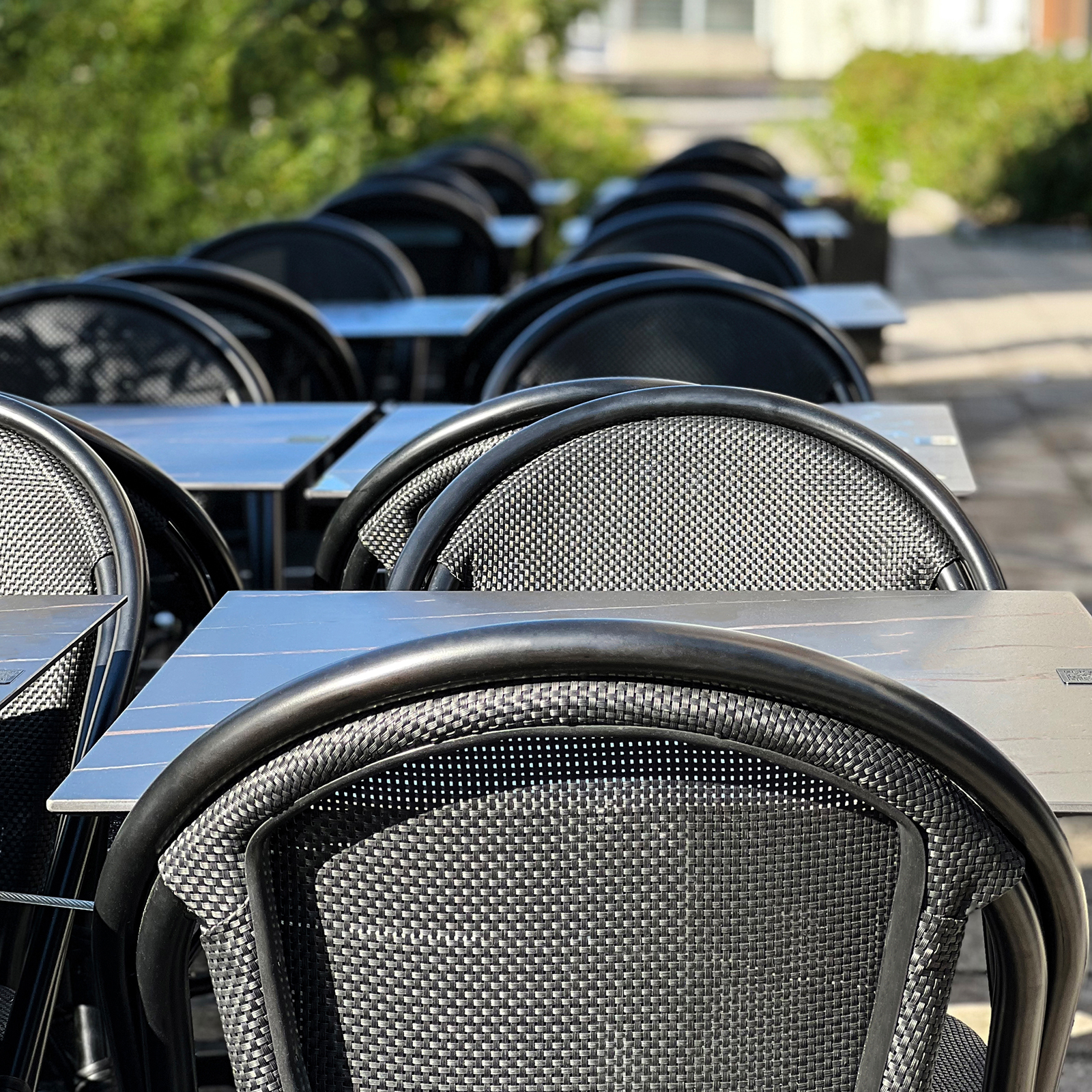 Menton chair, black texteline